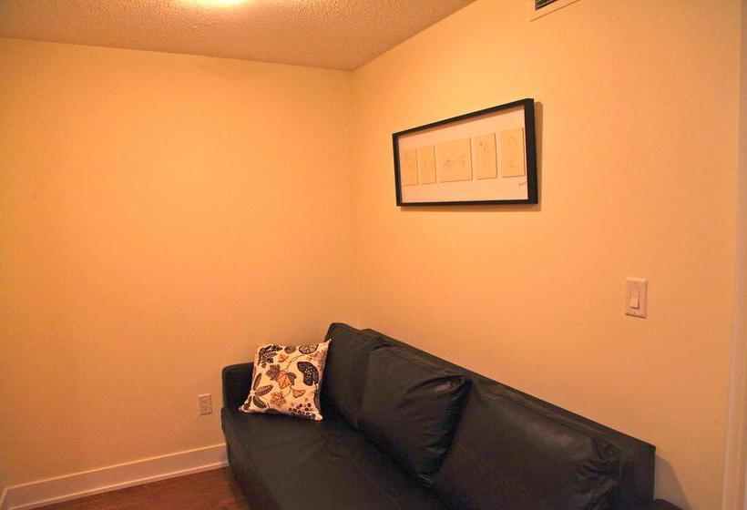 Red Maple Suites Blue Jays Way | Toronto | Ontario | Canada 14