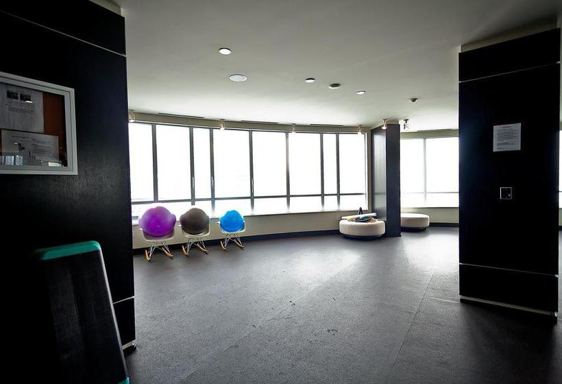 Red Maple Suites Blue Jays Way | Toronto | Ontario | Canada 4