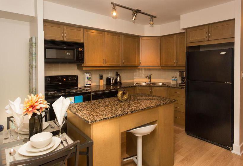 Red Maple Suites Blue Jays Way | Toronto | Ontario | Canada 6