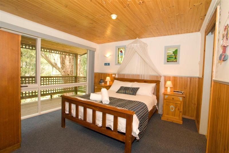 Hotel Hill 'n' Dale Farm Cottages | Melbourne | Victoria | Australia 3