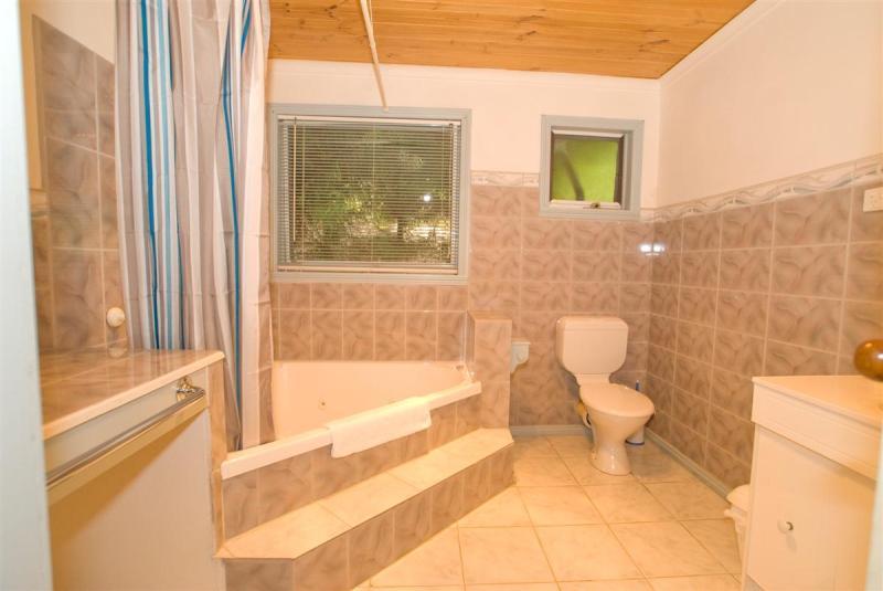 Hotel Hill 'n' Dale Farm Cottages | Melbourne | Victoria | Australia 6