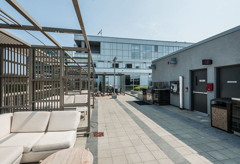 Life Suites Front And Spadina