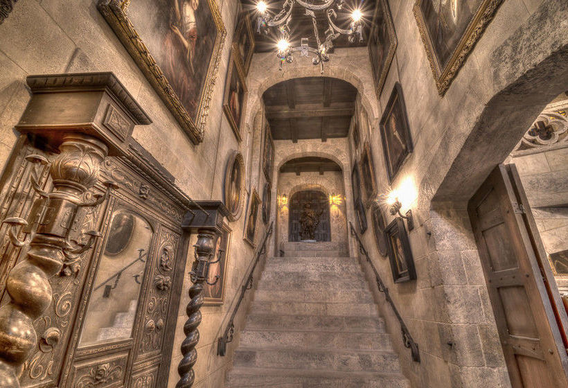 Hotel Stone Hall Castle Regina