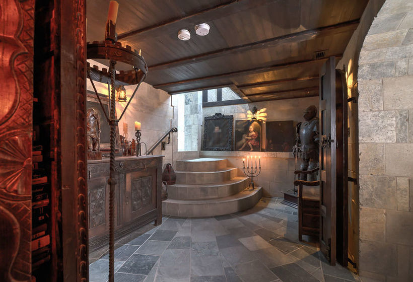 Hotel Stone Hall Castle | Regina | Saskatchewan | Canada 10