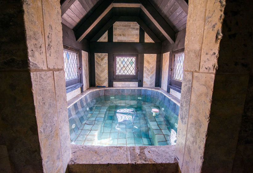 Hotel Stone Hall Castle | Regina | Saskatchewan | Canada 7