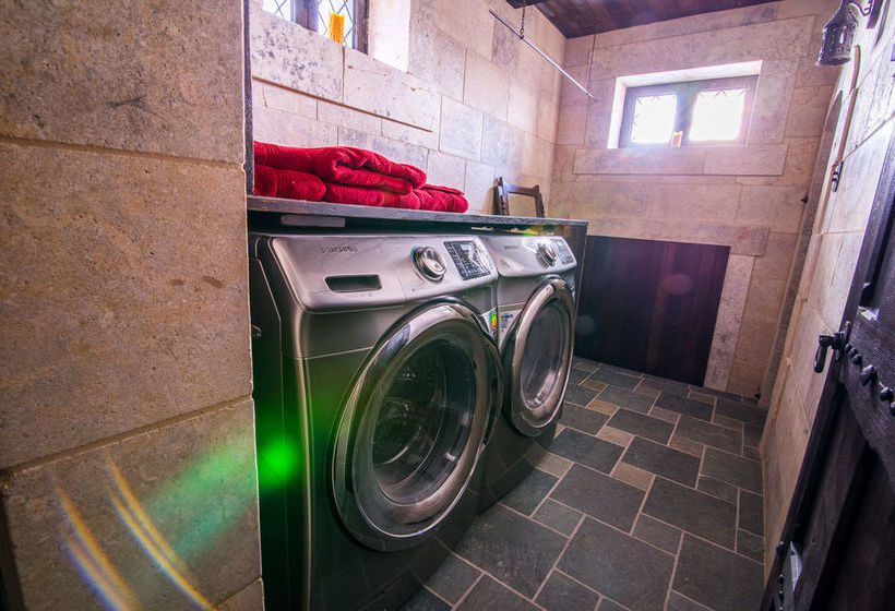 Hotel Stone Hall Castle | Regina | Saskatchewan | Canada 8