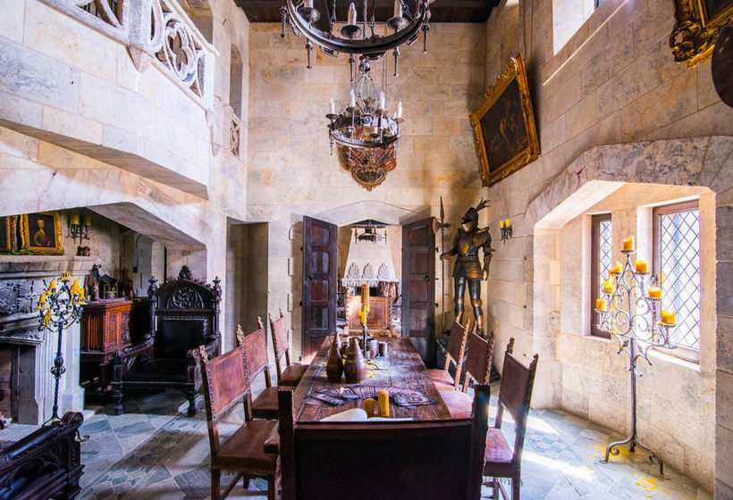 Hotel Stone Hall Castle | Regina | Saskatchewan | Canada 9