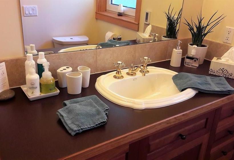 Bed and Breakfast The Howling Wolf | Canmore | Alberta | Canada 1