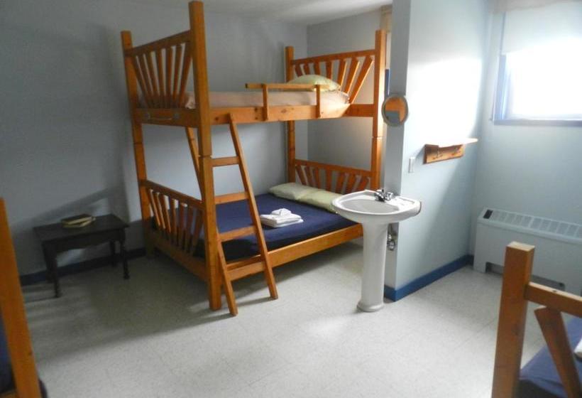 Hostel Auberge De Douglastown | Gaspe | Quebec | Canada 1