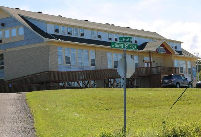 Hostel Auberge De Douglastown | Gaspe | Quebec | Canada 11