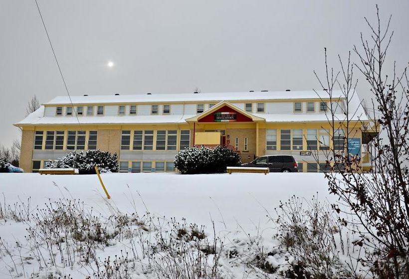 Hostel Auberge De Douglastown | Gaspe | Quebec | Canada 13