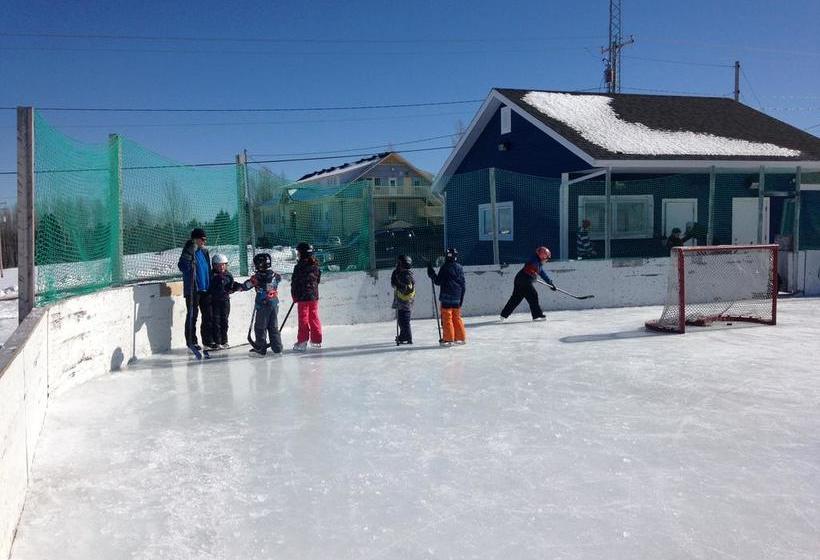 Hostel Auberge De Douglastown | Gaspe | Quebec | Canada 14