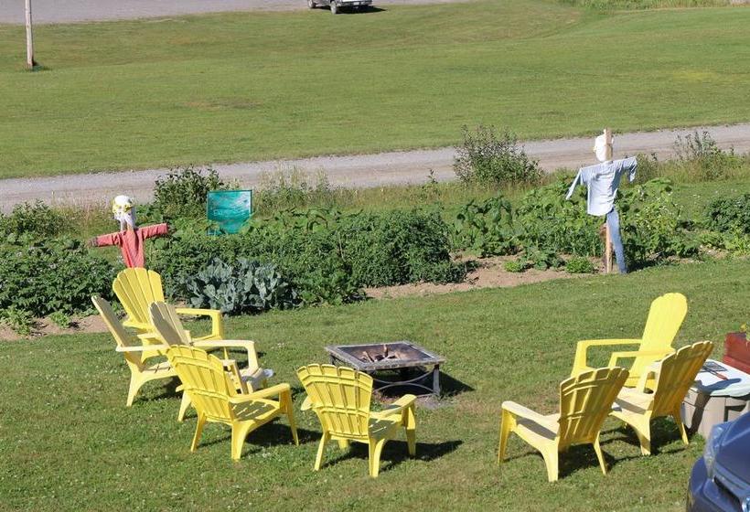 Hostel Auberge De Douglastown | Gaspe | Quebec | Canada 15