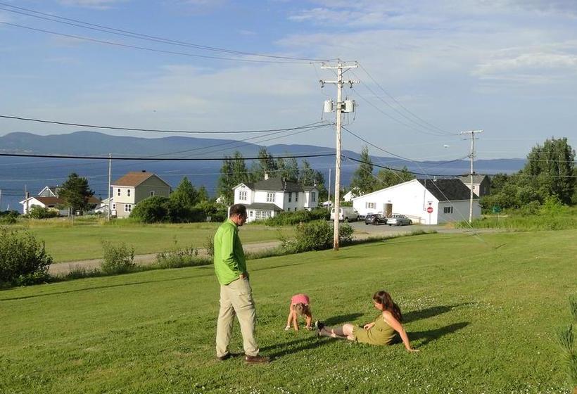 Hostel Auberge De Douglastown | Gaspe | Quebec | Canada 16