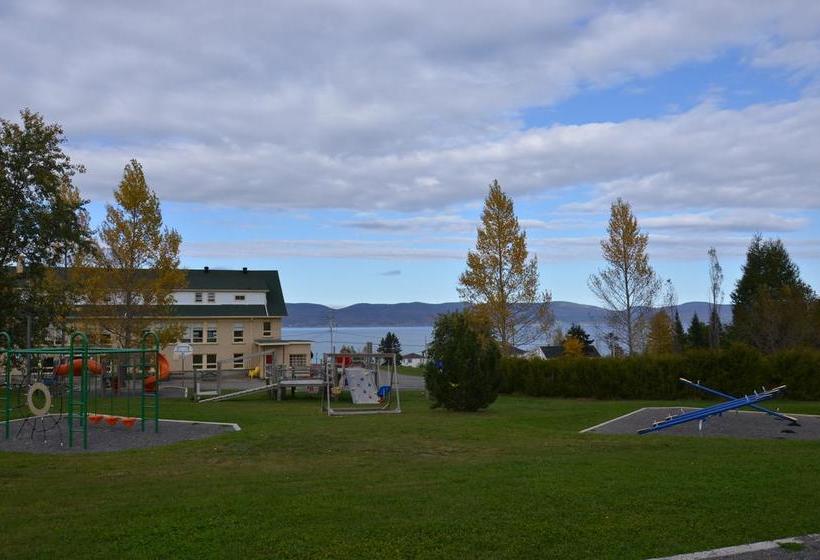 Hostel Auberge De Douglastown | Gaspe | Quebec | Canada 18