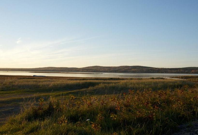 Hostel Auberge De Douglastown | Gaspe | Quebec | Canada 20