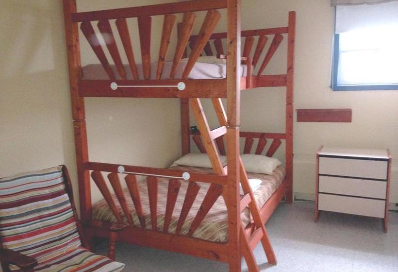 Hostel Auberge De Douglastown | Gaspe | Quebec | Canada 3