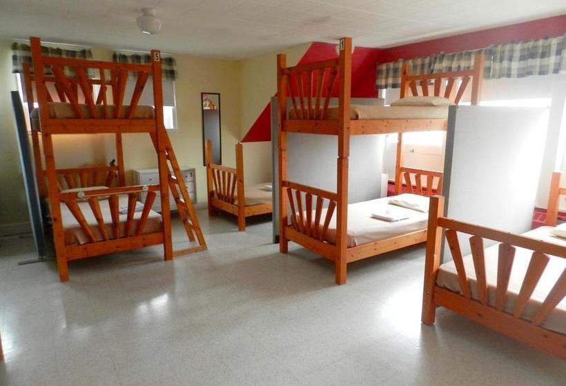 Hostel Auberge De Douglastown | Gaspe | Quebec | Canada 4