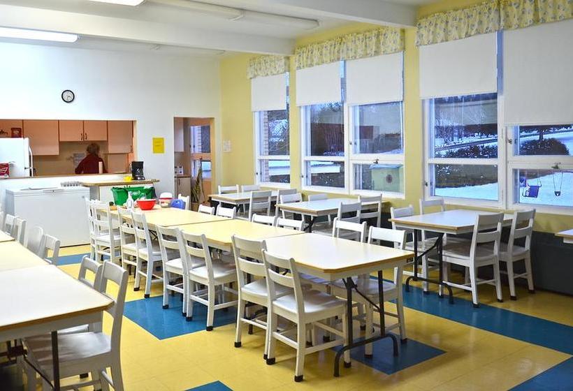 Hostel Auberge De Douglastown | Gaspe | Quebec | Canada 5