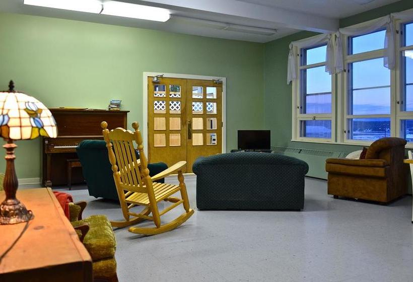 Hostel Auberge De Douglastown | Gaspe | Quebec | Canada 7