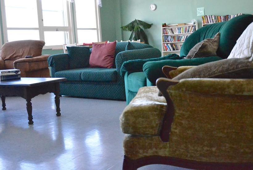 Hostel Auberge De Douglastown | Gaspe | Quebec | Canada 8