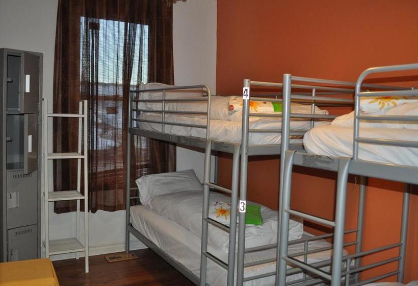 Barefoot Hostel | Ottawa | Ontario | Canada 4