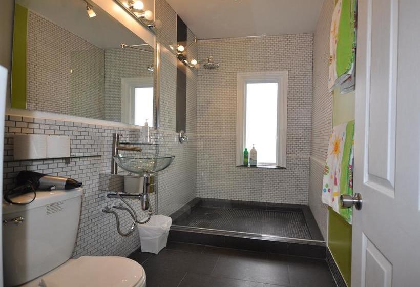 Barefoot Hostel | Ottawa | Ontario | Canada 6