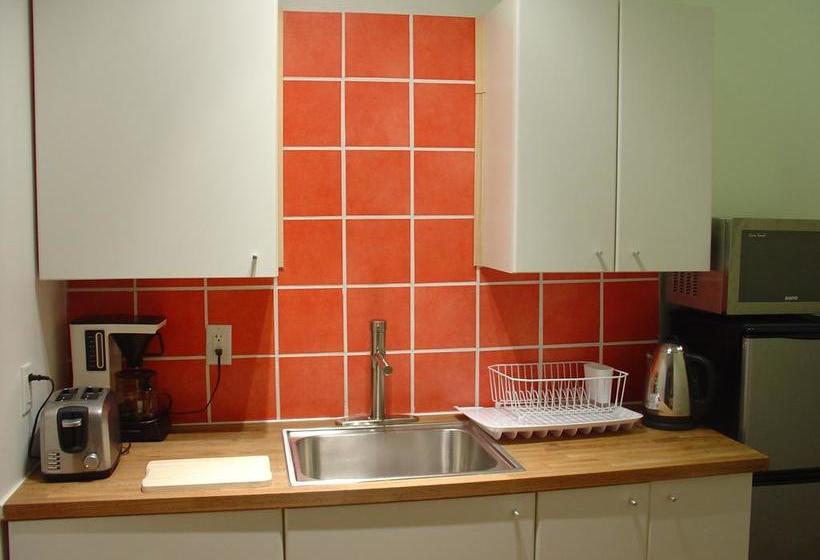 Barefoot Hostel | Ottawa | Ontario | Canada 8