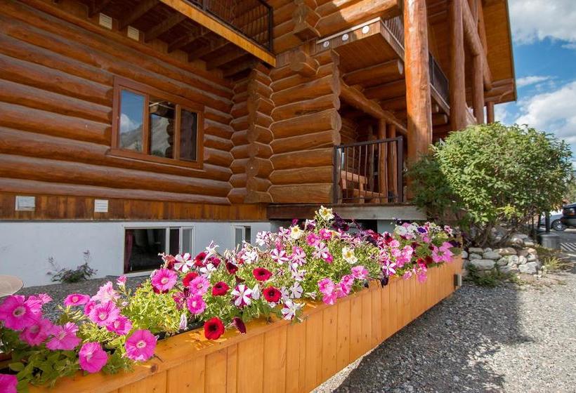 Hotel Northern Rockies Lodge | Muncho Lake | British Columbia | Canada 13
