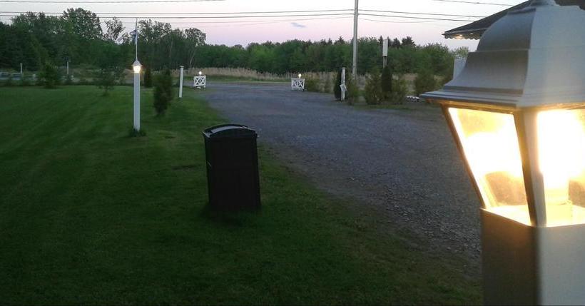 Motel Lyston Inn | Yamachiche | Quebec | Canada 2