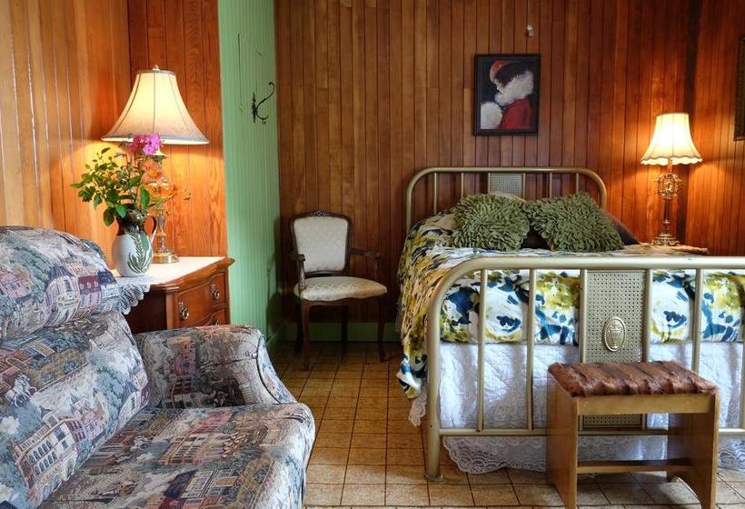 Bed and Breakfast Jardin Potager | Sainte Rose du Nord | Quebec | Canada 2