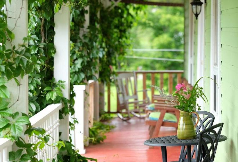 Bed and Breakfast Jardin Potager | Sainte Rose du Nord | Quebec | Canada 3