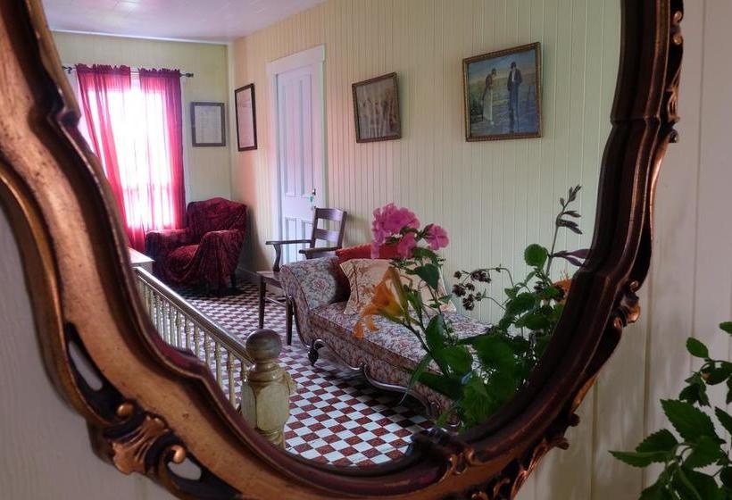 Bed and Breakfast Jardin Potager | Sainte Rose du Nord | Quebec | Canada 4