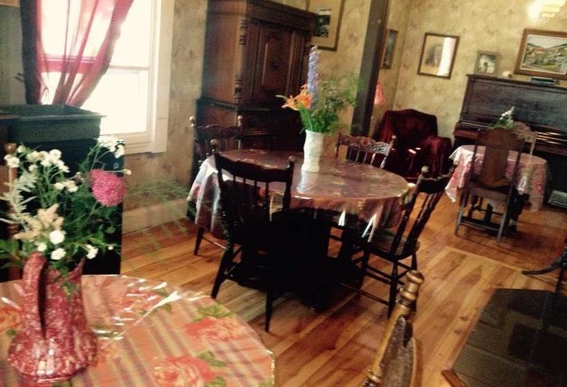 Bed and Breakfast Jardin Potager | Sainte Rose du Nord | Quebec | Canada 9