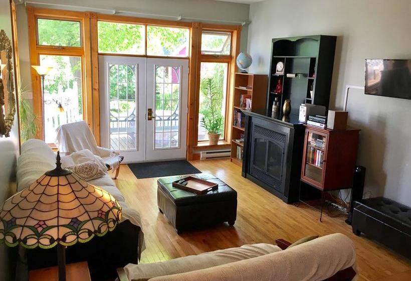 Bed and Breakfast Autour Du Monde | Granby | Quebec | Canada 16