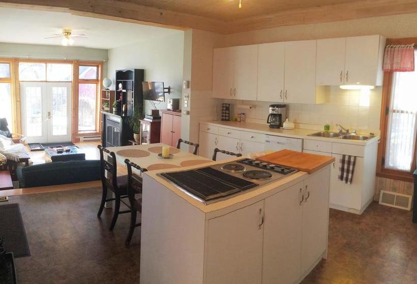 Bed and Breakfast Autour Du Monde | Granby | Quebec | Canada 19