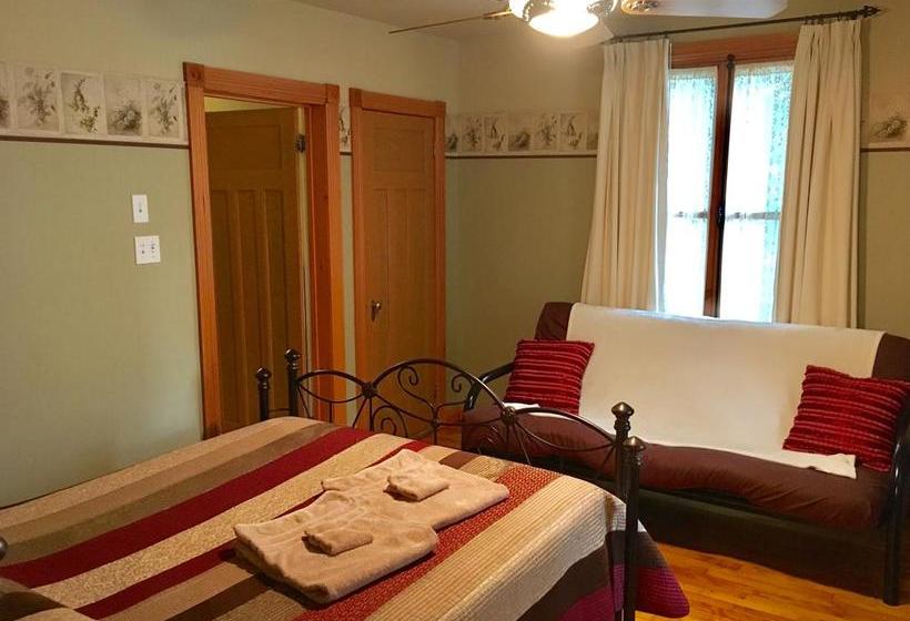 Bed and Breakfast Autour Du Monde | Granby | Quebec | Canada 3