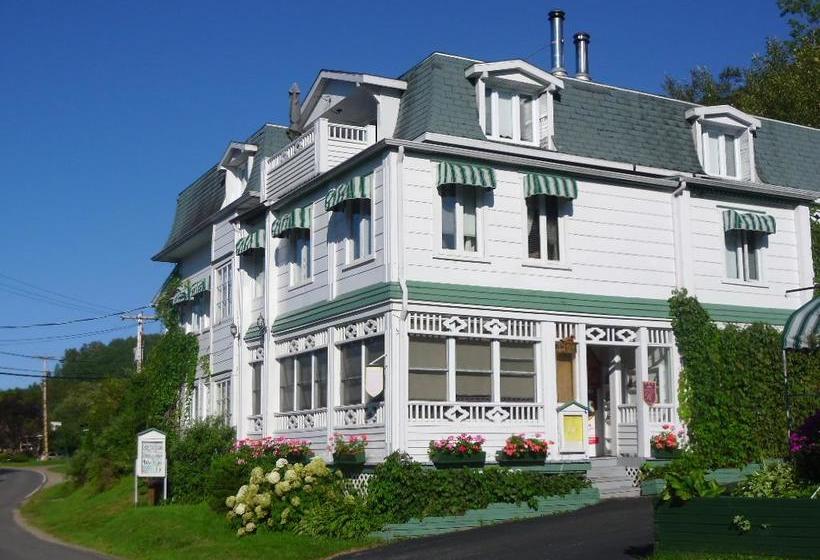 Hotel Auberge Des Cévennes | L'Anse st Jean | Quebec | Canada 1