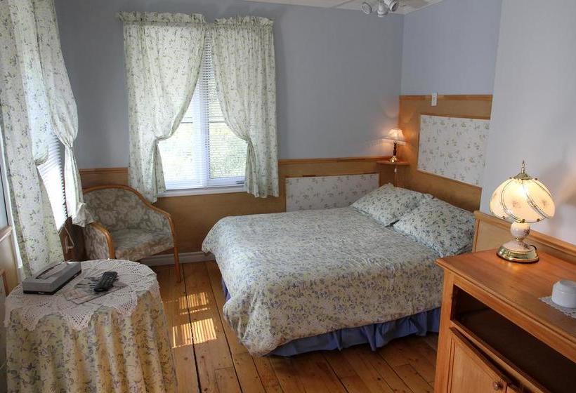 Hotel Auberge Des Cévennes | L'Anse st Jean | Quebec | Canada 14