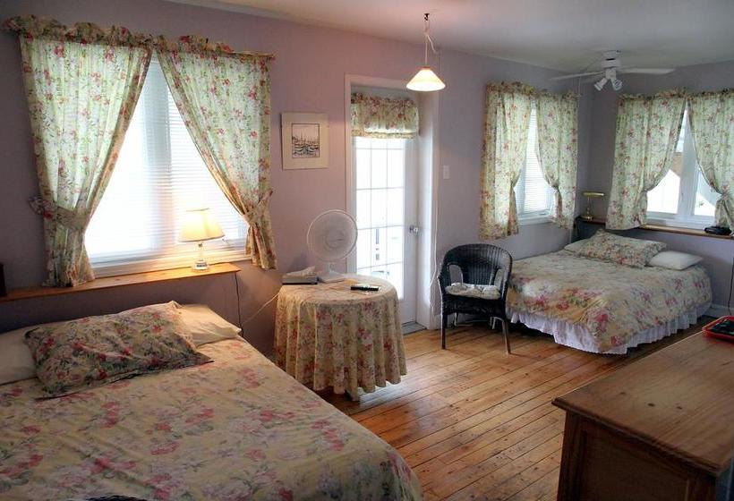 Hotel Auberge Des Cévennes | L'Anse st Jean | Quebec | Canada 15