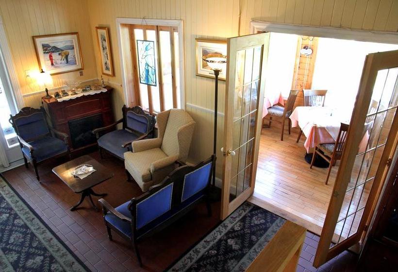 Hotel Auberge Des Cévennes | L'Anse st Jean | Quebec | Canada 16