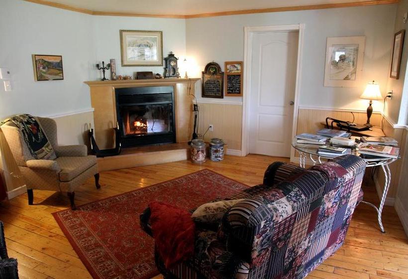 Hotel Auberge Des Cévennes | L'Anse st Jean | Quebec | Canada 17