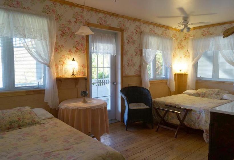 Hotel Auberge Des Cévennes | L'Anse st Jean | Quebec | Canada 19
