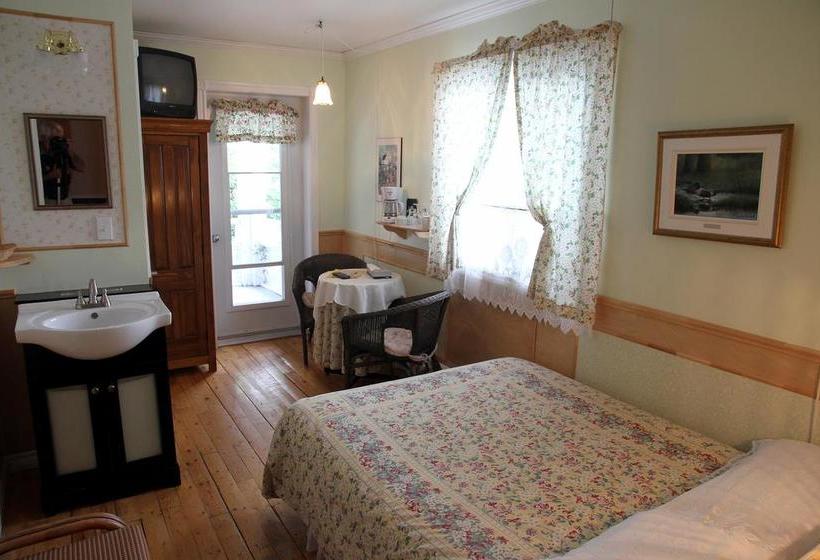 Hotel Auberge Des Cévennes | L'Anse st Jean | Quebec | Canada 2