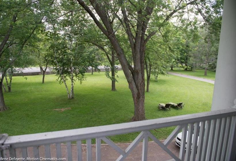 Bed and Breakfast Montrose Inn | Belleville | Ontario | Canada 1