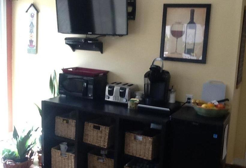 Vintage Merlot Bed And Breakfast | Oliver | British Columbia | Canada 10