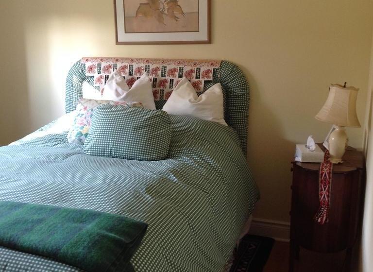 Modern Bungalow Bed And Breakfast | Belleville | Ontario | Canada 2