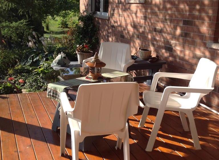 Modern Bungalow Bed And Breakfast | Belleville | Ontario | Canada 3