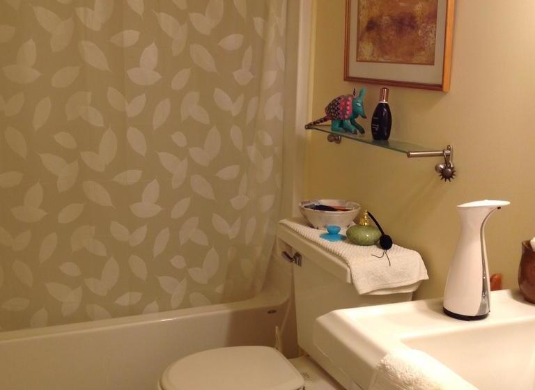 Modern Bungalow Bed And Breakfast | Belleville | Ontario | Canada 9