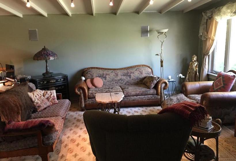 Mediterranean Edmonton B&b | Edmonton | Alberta | Canada 11